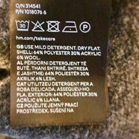 LARGE HM Oversized Sweater. - Picture 9 of 10